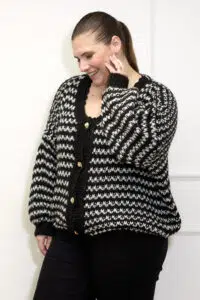 IV PR8372 NOIR (3)