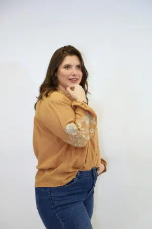 חולצה Daphna | קאמל