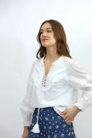 חולצה עם רקמה Maddy | לבן