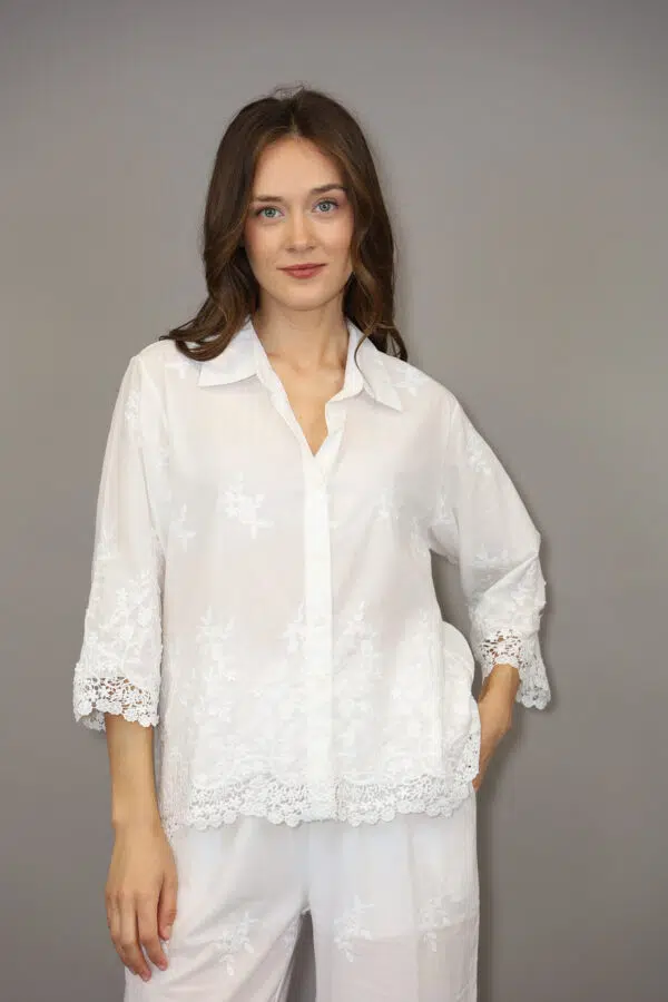 IV V3545 A WHITE