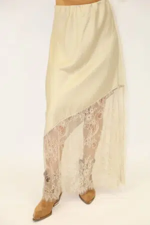 חצאית סאטן תחרה Lina | בז