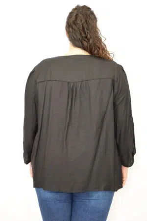 חולצה עם צווארון וי Viki | שחור