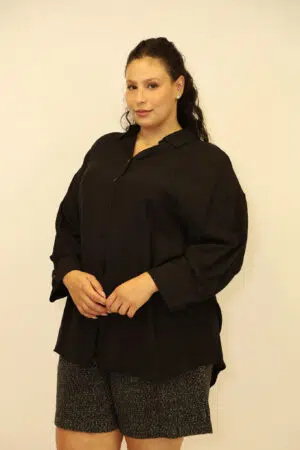 חולצה מכופתרת קלאסית Abigail | שחור
