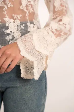 חולצה עם תחרה Rita | לבן