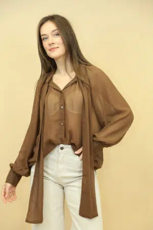 חולצת שיפון אלגנטית Iris | קפה