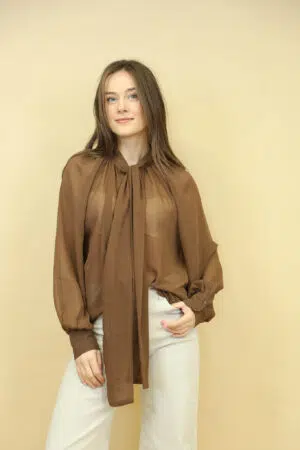 חולצת שיפון אלגנטית Iris | קפה